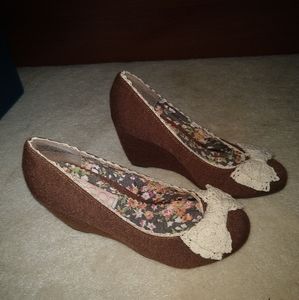 brown wedge pump crochet bow